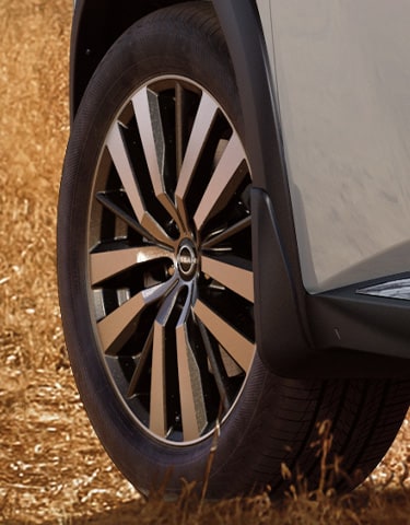 2024 Nissan Pathfinder detail view of wheel.