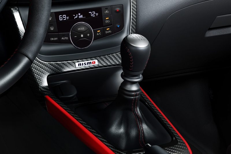 Nissan Sentra NISMO Interior leather-wrapped shift knob detail