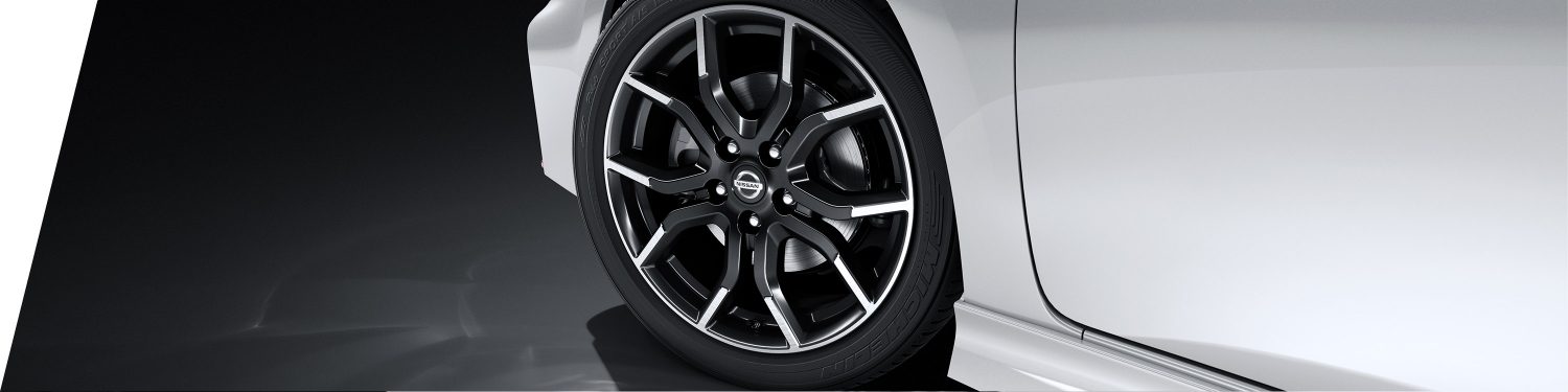 Nissan Sentra NISMO 18 inch wheels