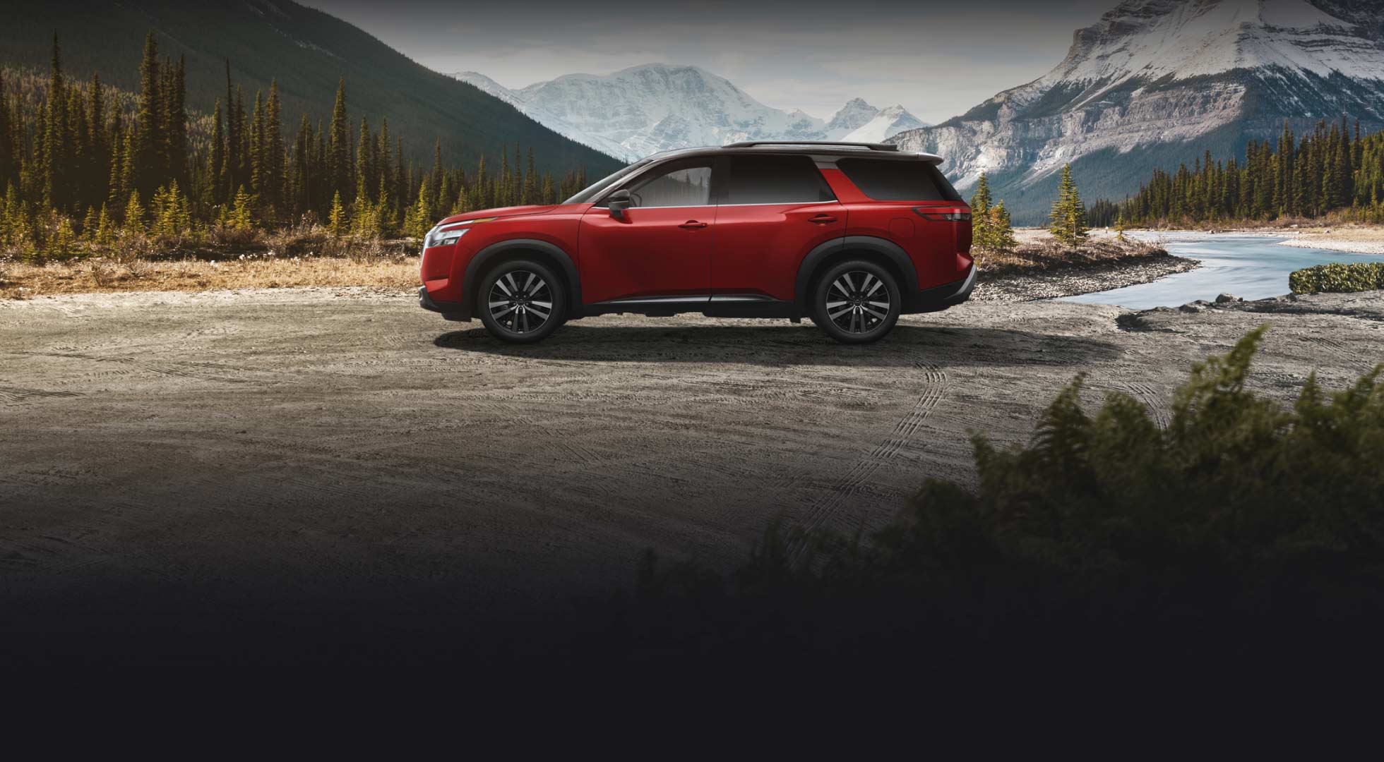 2023 Nissan Pathfinder in profile outdoors.
