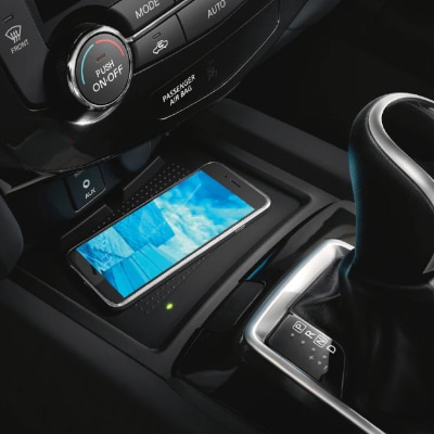 Phone showcasing NissanConnect hands-free Bluetooth functionalities