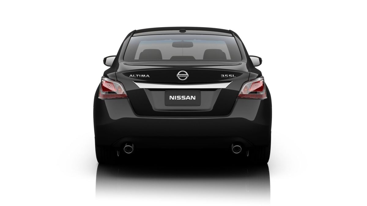 Nissan Altima® 3.5 SL shown in Super Black.