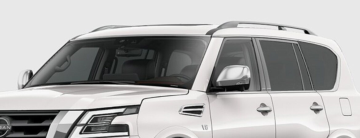 2022 Nissan Armada windshield to illustrate rain-sensing wipers.