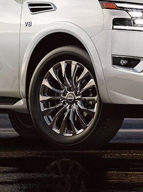 2023 Nissan Armada 22-inch 14-spoke aluminum alloy wheels