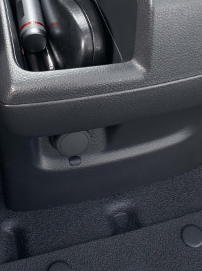 Nissan NV200 Compact Cargo van power outlets