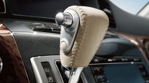 2016 Nissan Quest Features Leather Wrapped Shift Knob