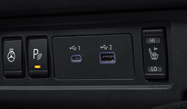 2023 Nissan Frontier USB-A and USB-C ports.