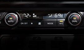 2021 Nissan GT-R Dual-Zone Climate Control