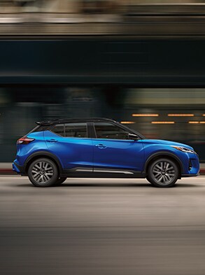2022 Nissan Kicks profile showing two-tone color in Electric Blue Metallic / Super Black