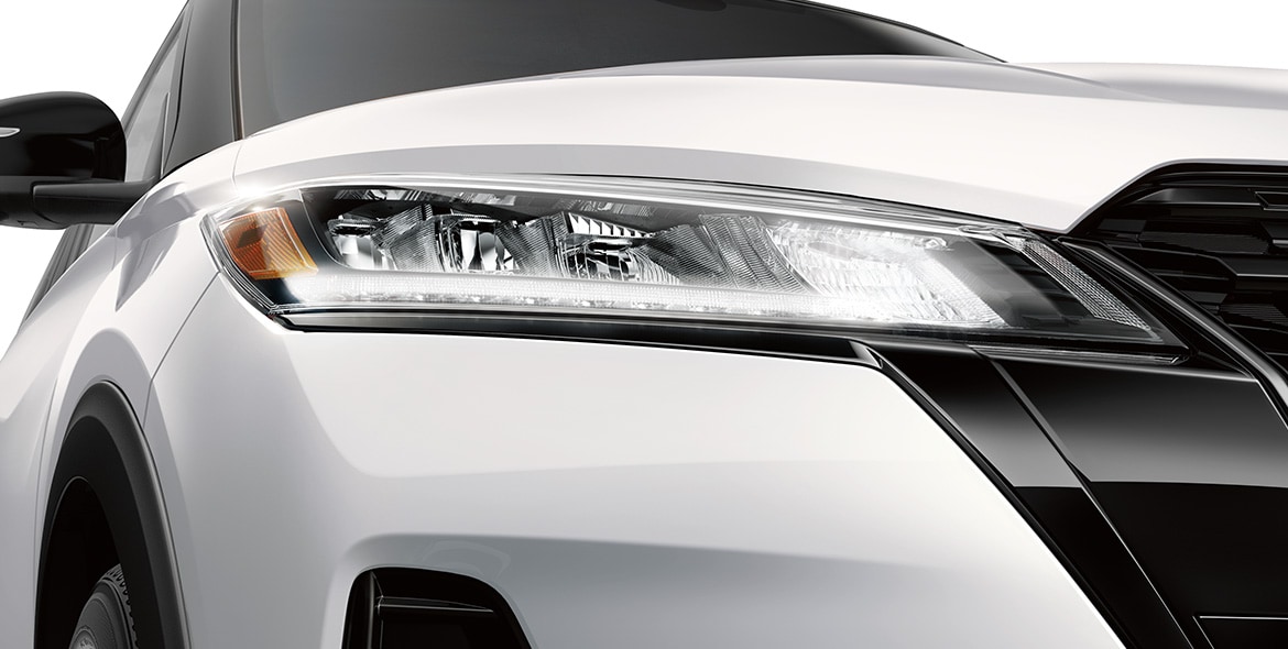2023 Nissan Kicks LED headlights with LED signature accents