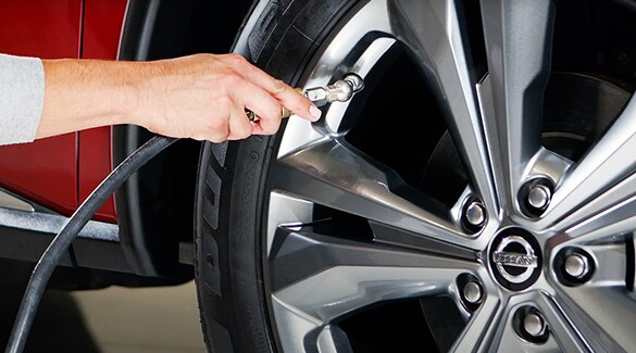 2023 Nissan LEAF easy-fill tire alert video