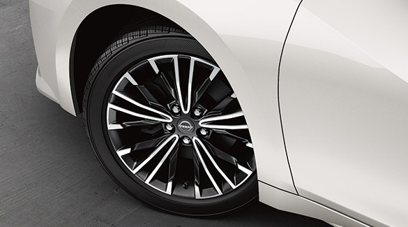 2023 Nissan Maxima 18-inch aluminum-alloy wheels.