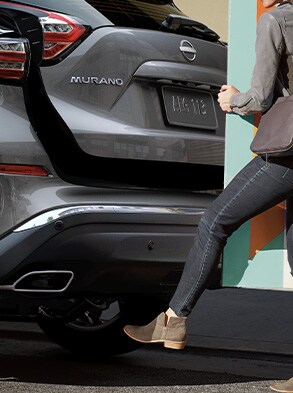 2023 Nissan Murano person using Motion Activated Liftgate.
