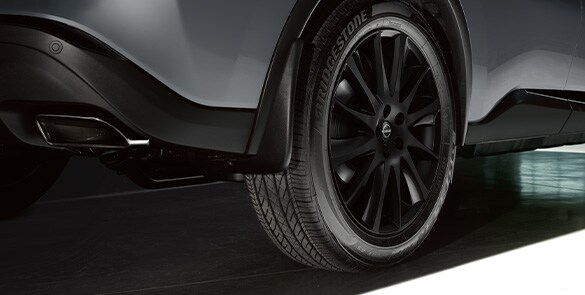2023 Nissan Murano 20-inch black aluminum-alloy wheels.