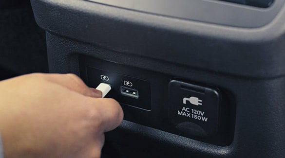 2022 Nissan Pathfinder USB Port and 120-v Outlet