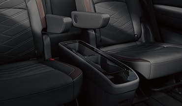 2023 Nissan Pathfinder second-row center console
