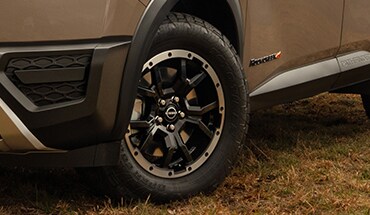 2023 Nissan Pathfinder Rock Creek 18-inch machine-finished aluminum-alloy wheels