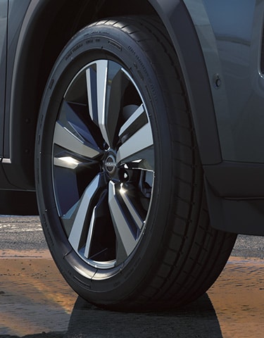 Close-up view of front wheel on 2023 Nissan Rogue