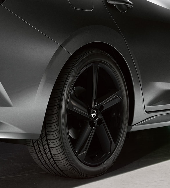 2022 Nissan Sentra 18-inch black aluminum-alloy wheels