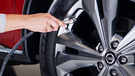 2023 Nissan Versa easy-fill tire alert video.